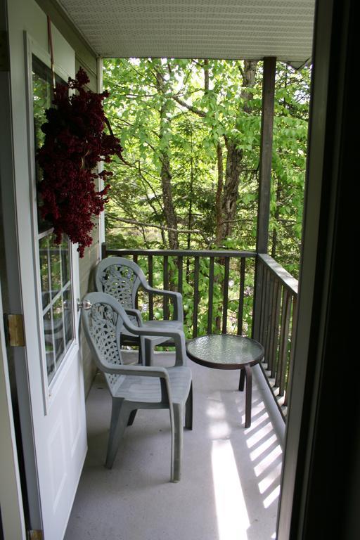 La Chaumiere De L'Anse Bed & Breakfast Mont-Tremblant Exterior photo