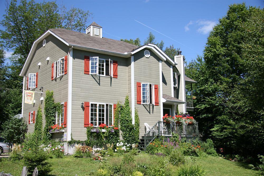 La Chaumiere De L'Anse Bed & Breakfast Mont-Tremblant Exterior photo