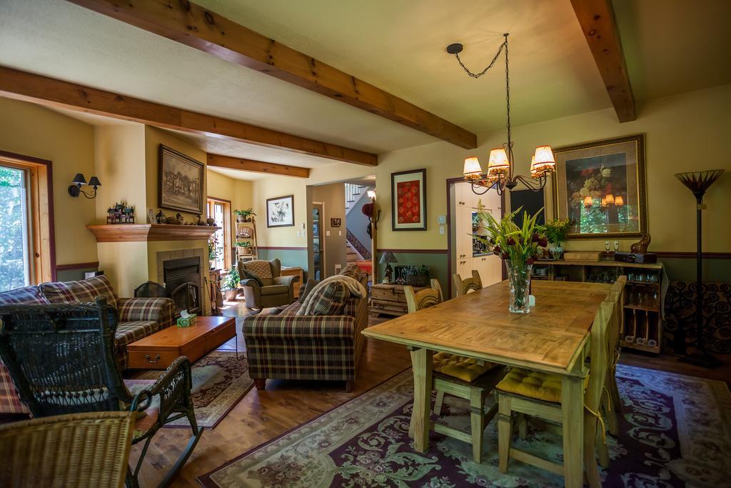 La Chaumiere De L'Anse Bed & Breakfast Mont-Tremblant Exterior photo
