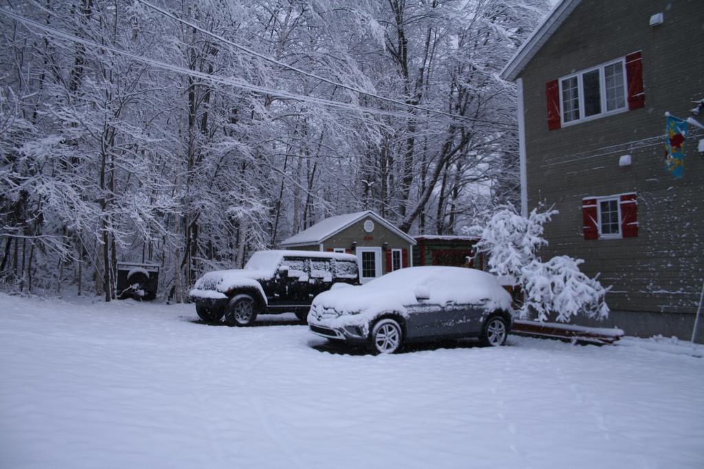 La Chaumiere De L'Anse Bed & Breakfast Mont-Tremblant Exterior photo