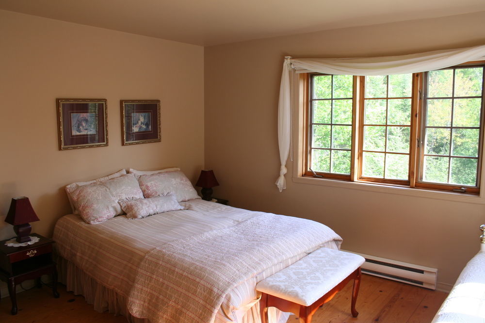 La Chaumiere De L'Anse Bed & Breakfast Mont-Tremblant Exterior photo