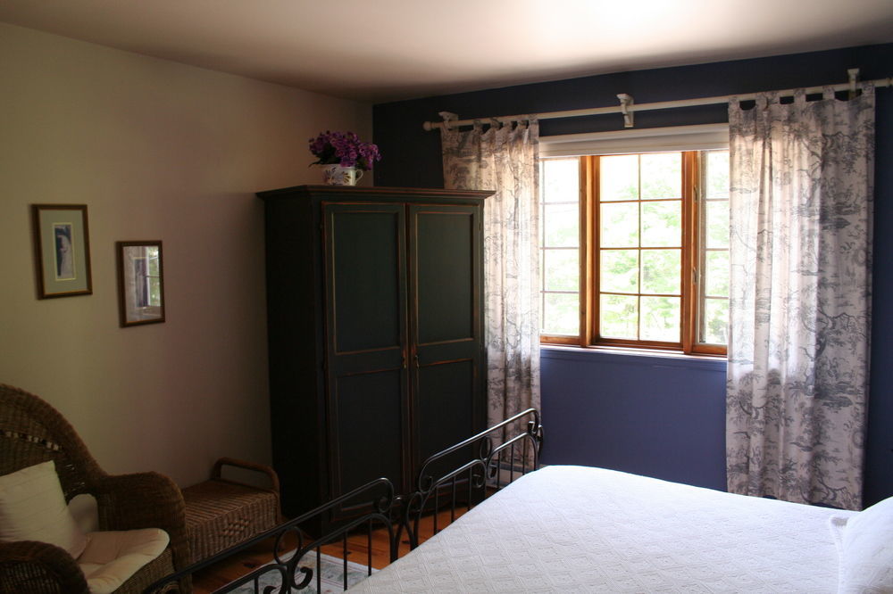 La Chaumiere De L'Anse Bed & Breakfast Mont-Tremblant Exterior photo