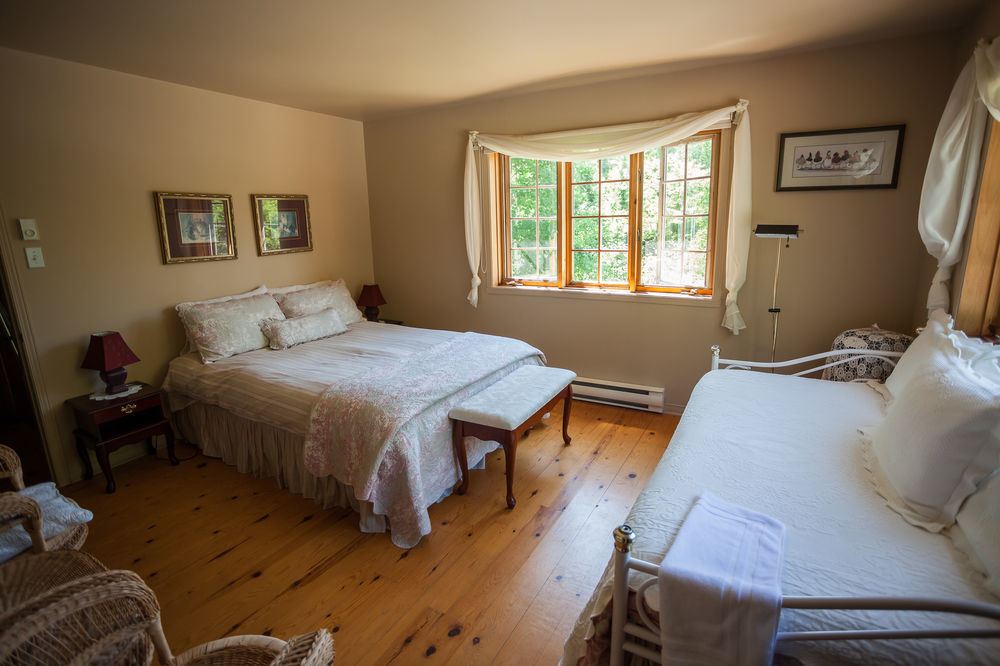 La Chaumiere De L'Anse Bed & Breakfast Mont-Tremblant Exterior photo
